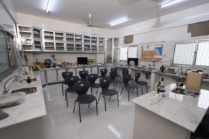 مختبرات نحو تحويل النظري الى عملي ونحو التميز والابداع المستمر